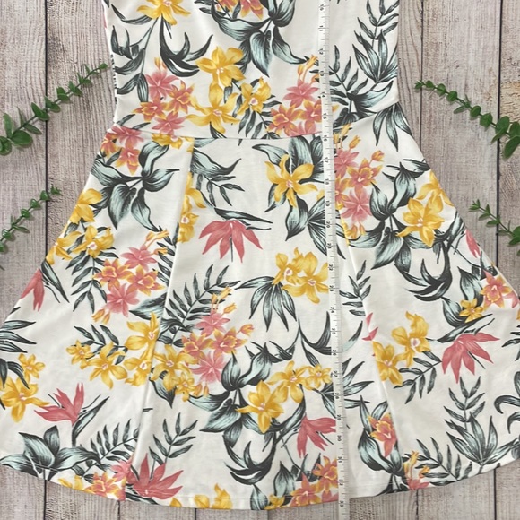 🌸 Clearance! 🌸 H&M White Floral Flare Mini Dress Size 6 - Picture 6 of 9